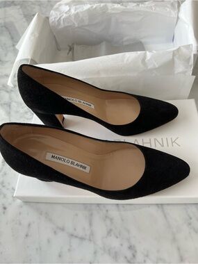 Manolo Blahnik Lisaqua Black Suede 2.75" Block Heel Pump Size 7